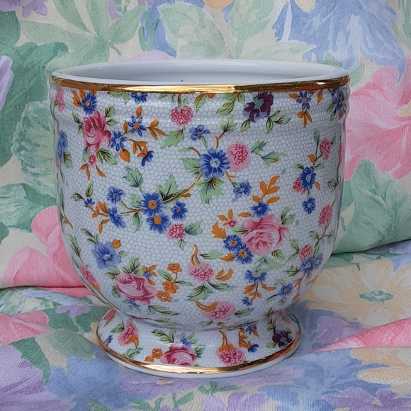 Gold accent rim rose 🌹pattern Porcelain dish